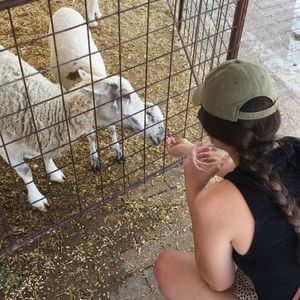 Meet your Posher, Danielle